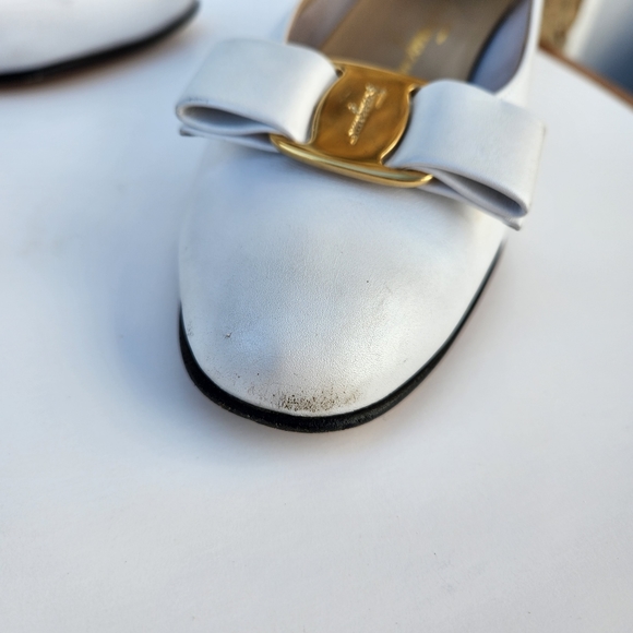 Salvatore Ferragamo Vintage '00 Vara White Leather Flats With Bow - Picture 7 of 15